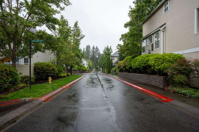 Highland Parc Townhomes in Sammamish, WA - Foto de edificio - Building Photo