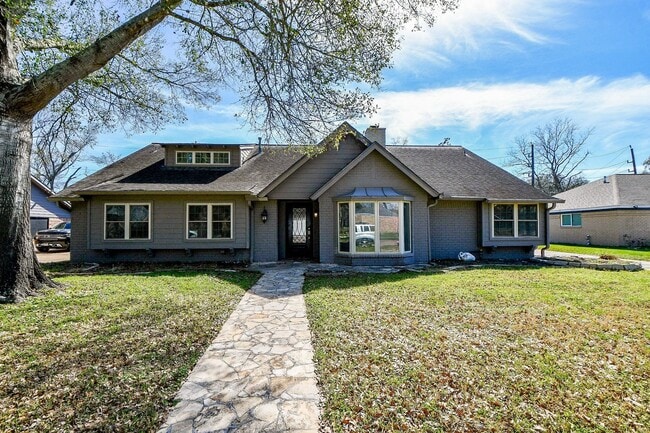 15711 Pine Mountain Dr