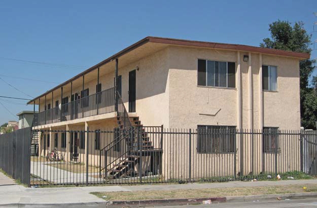 9823 S Main St in Los Angeles, CA - Building Photo