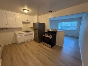 656 3rd St, Unit C in Hermosa Beach, CA - Foto de edificio - Building Photo