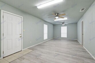 702 N Walnut St in Cleburne, TX - Building Photo - Building Photo