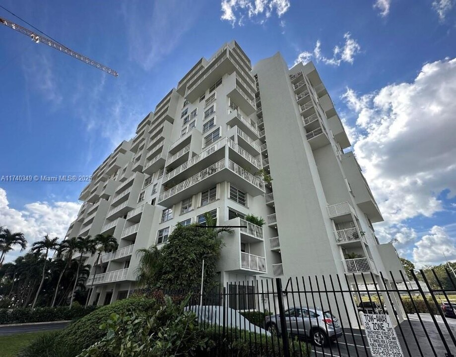 150 SE 25th Rd in Miami, FL - Building Photo