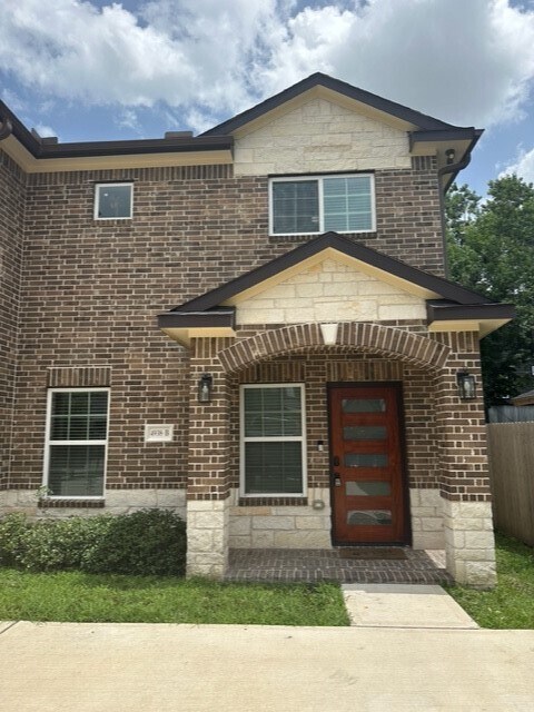 4938 Bataan Rd in Houston, TX - Building Photo