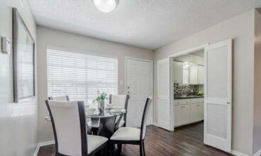 Arlington Park Villas in Dallas, TX - Foto de edificio - Building Photo