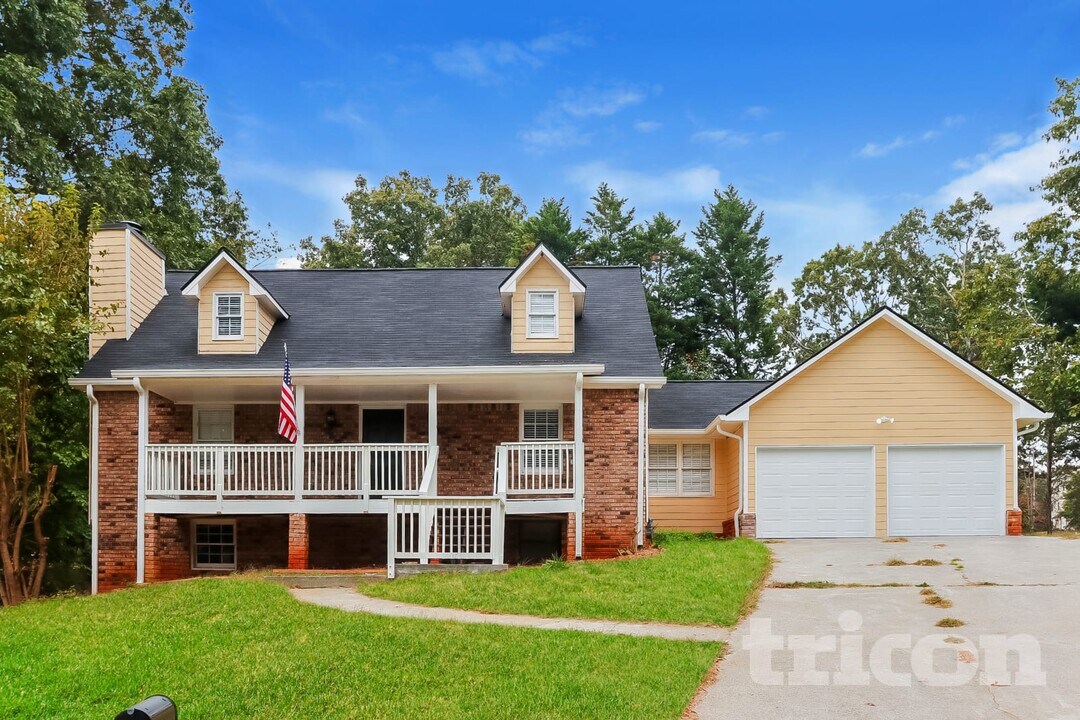 429 Sugar Springs Way in Marietta, GA - Building Photo