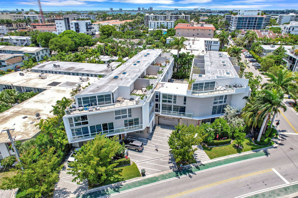 1000 99th St in Bay Harbor Islands, FL - Building Photo