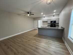 215 N Elm St in Jacksonville, AR - Building Photo - Building Photo
