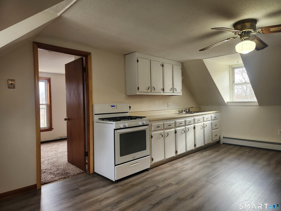 9 Morrison St in Vernon, CT - Building Photo