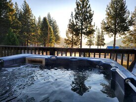 15927 S Shore Dr in Truckee, CA - Building Photo