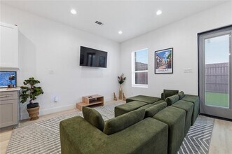 2404 Merlin St in Dallas, TX - Building Photo - Building Photo