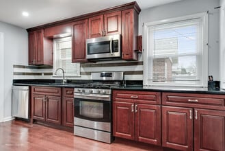 8845 Mango Ave in Morton Grove, IL - Building Photo - Building Photo