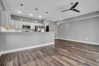 297 West Utica Apartments 2B/2B Luxury Apts w/ Secure/Covered Garage Option In the Heart of the E... in Buffalo, NY - Foto de edificio - Interior Photo