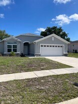 10114 Briar Cir in Hudson, FL - Building Photo