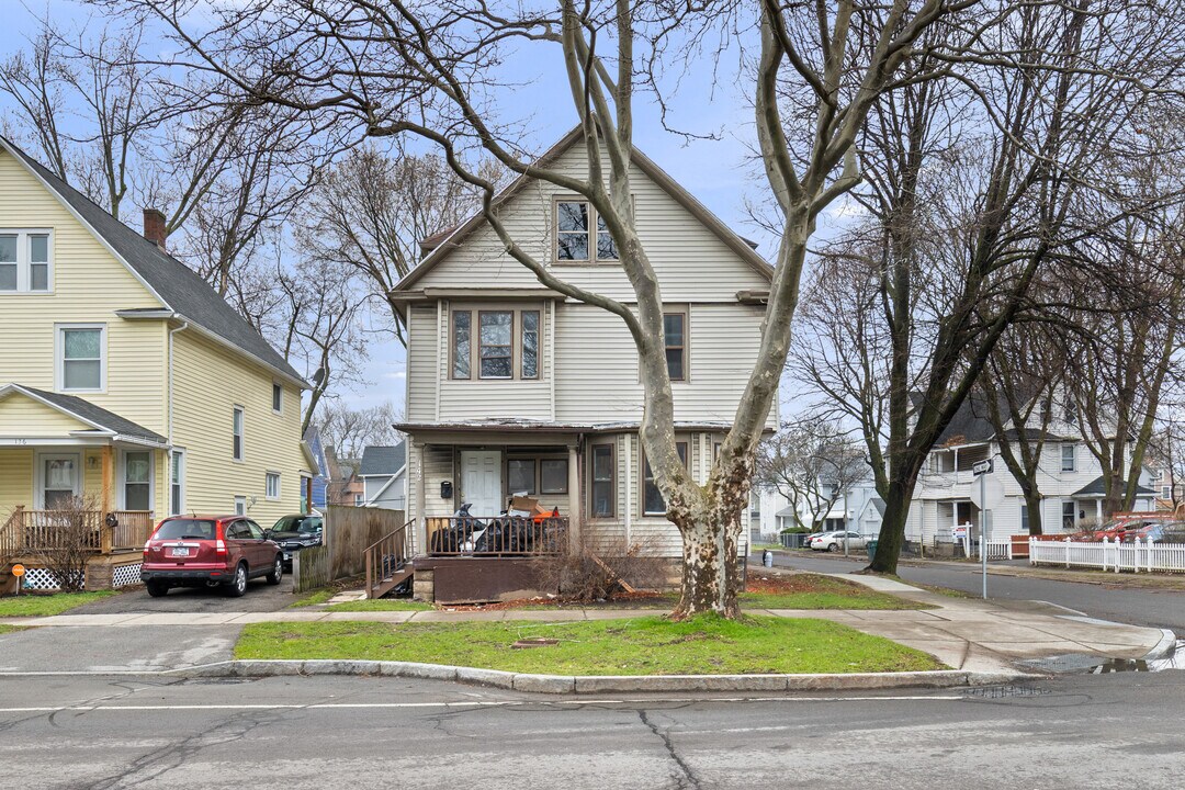 142 Parsells Ave in Rochester, NY - Building Photo