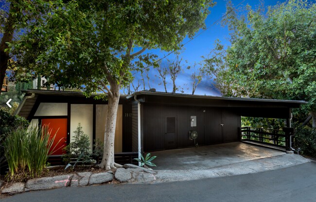 property at 7912 Willow Glen Rd