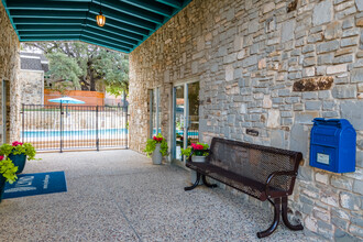 Meadows in Universal City, TX - Foto de edificio - Building Photo