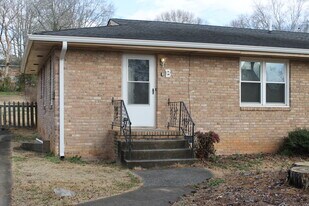 756 Sunset Blvd SW, Unit Suite B in Mableton, GA - Building Photo