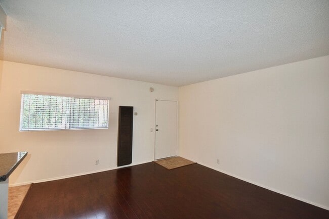 7101 Haskell Ave in Los Angeles, CA - Building Photo - Building Photo