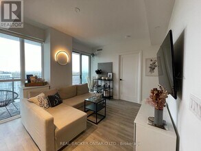 2369 Danforth Ave in Toronto, ON - Building Photo - Building Photo