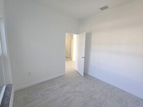 940 Sterling St E in Lehigh Acres, FL - Building Photo - Building Photo