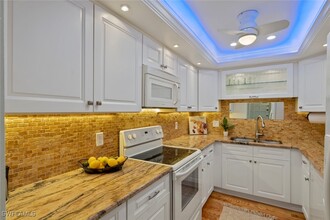 955 Palm View Dr in Naples, FL - Foto de edificio - Building Photo