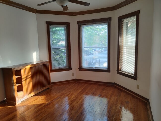 7755 S South Shore Dr, Unit Apartment 1W in Chicago, IL - Building Photo - Building Photo