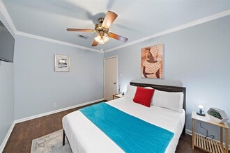 1825 Locksford St in Houston, TX - Foto de edificio - Building Photo