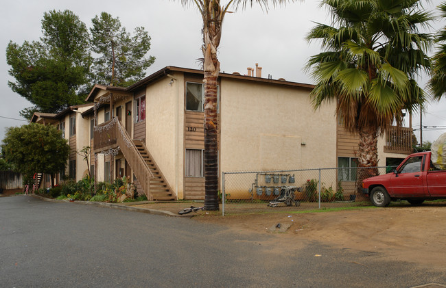 Kalmia Street Apartments in Fallbrook, CA - Building Photo - Building Photo