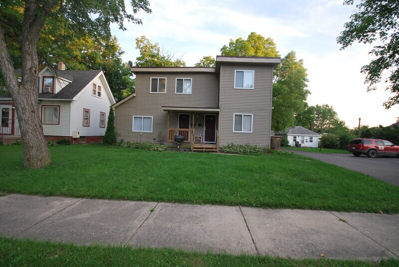 1027 LaSalle Ave in Waterford Township, MI - Building Photo