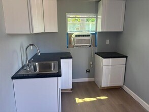 1236 Peak Rd in Lantana, FL - Building Photo - Building Photo