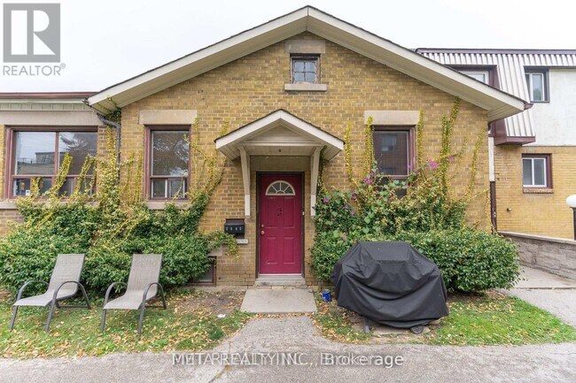 1641-1641 Victoria Park Ave in Toronto, ON - Building Photo - Building Photo