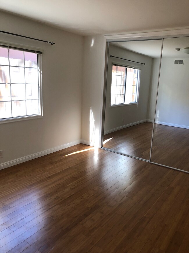 2434 Purdue Ave, Unit 6 in Los Angeles, CA - Building Photo - Building Photo