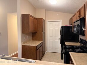 12102 Redspire Drive in Louisville, KY - Building Photo - Building Photo