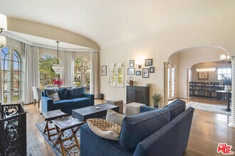 131 S Martel Ave in Los Angeles, CA - Building Photo - Building Photo