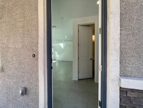 211 Vanhoy Ave in Henderson, NV - Building Photo - Building Photo