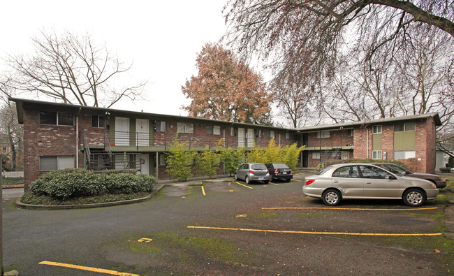 1800 Stark Apartments in Portland, OR - Foto de edificio - Building Photo