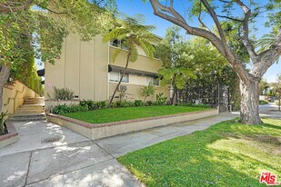 525 N Sweetzer Ave in West Hollywood, CA - Building Photo