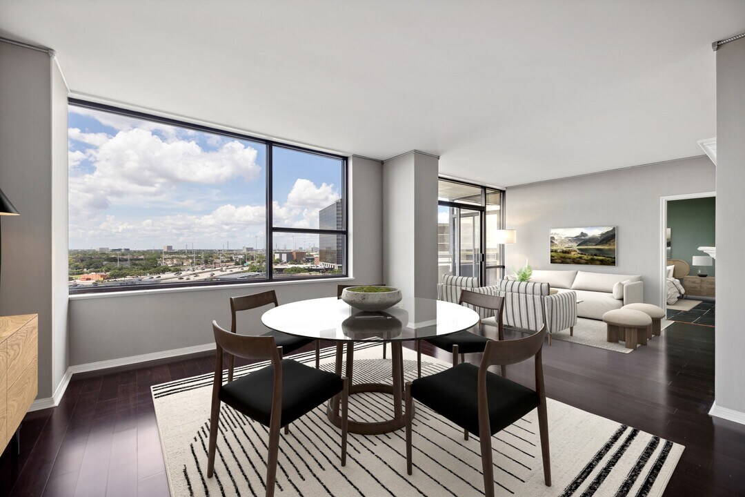 15 Greenway Plz in Houston, TX - Building Photo