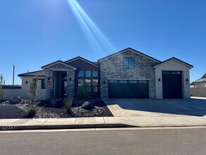 3134 Blue Heron Dr in Saint George, UT - Building Photo - Building Photo