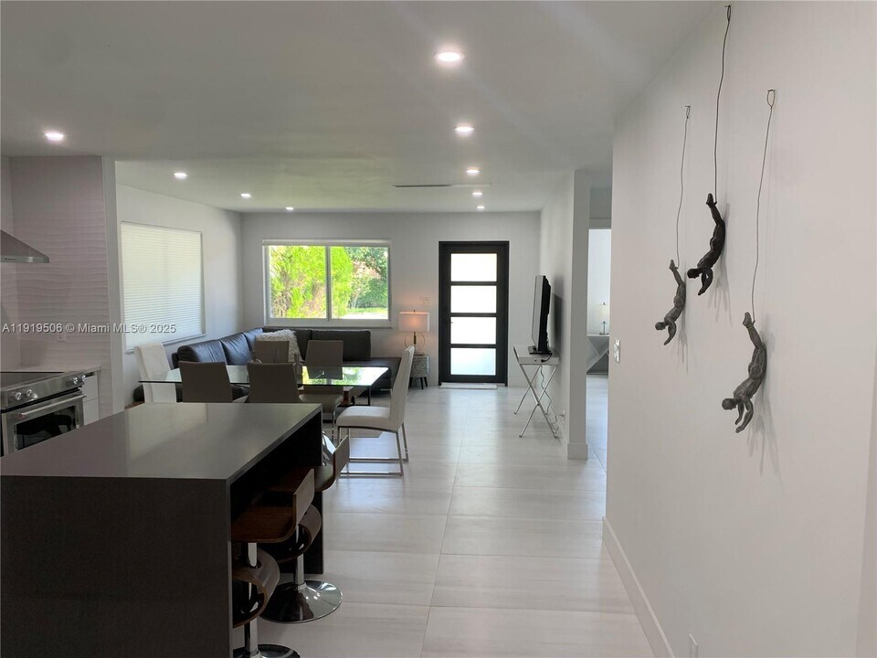 1546 Van Buren St in Hollywood, FL - Building Photo