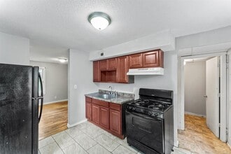 55 Rock Creek Rd, Unit 53 Rock Creek in New Haven, CT - Building Photo - Building Photo