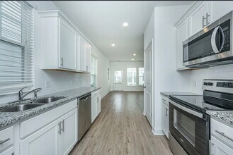 2007 E Patterson Pt in Hanahan, SC - Building Photo - Building Photo