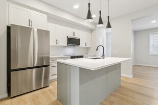 21003-21025 25 Ave NW in Edmonton, AB - Building Photo