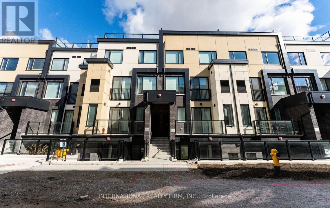 1650 Victoria Park Ave in Toronto, ON - Building Photo