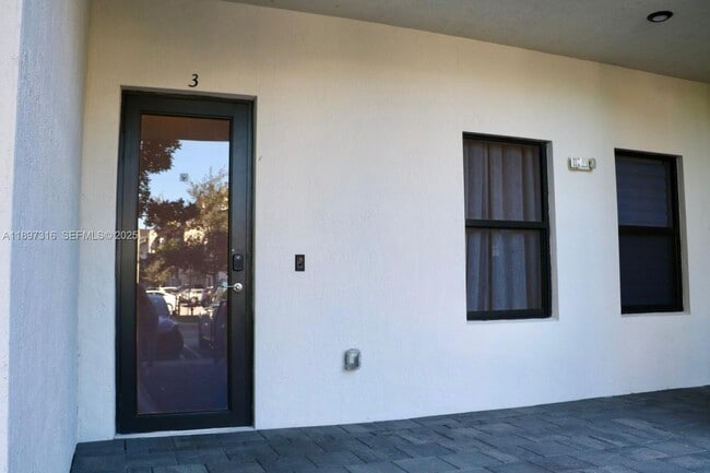 7819 NW 104th Ave in Doral, FL - Building Photo - Building Photo