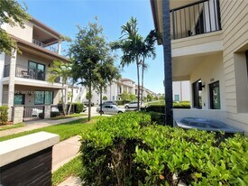 4906 NW 83rd Path in Doral, FL - Building Photo