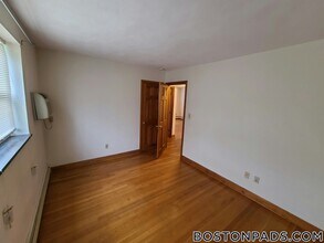 280 Grove St, Unit 5 in Newton, MA - Foto de edificio - Building Photo