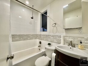 31-30 Ditmars Blvd in Queens, NY - Building Photo - Building Photo
