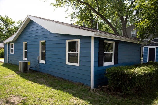 9024 Garfield Dr in Whitmore Lake, MI - Building Photo - Building Photo