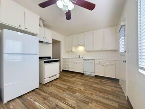 1041 N Mollison Ave in El Cajon, CA - Building Photo - Building Photo